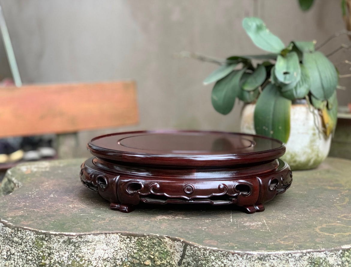 Đế kê bát hương mẫu chân Quấn đẹp 3.png